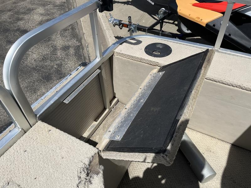 2010 CRESTLINER 2185 ESCAPE BOATS