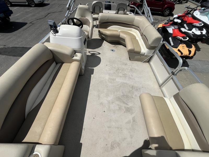 2010 CRESTLINER 2185 ESCAPE BOATS