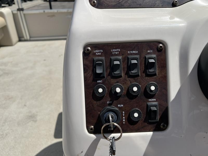 2010 CRESTLINER 2185 ESCAPE BOATS