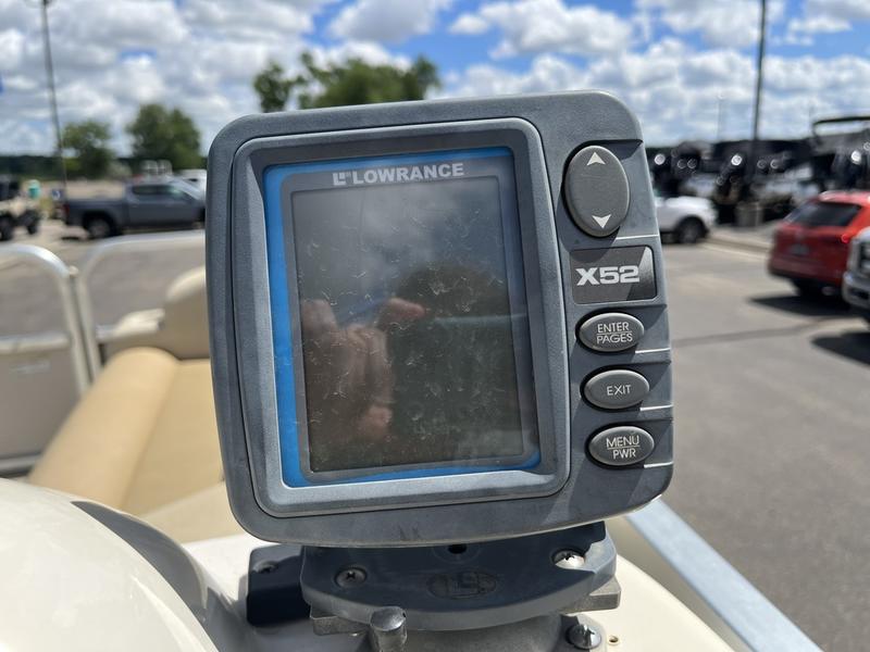 2010 CRESTLINER 2185 ESCAPE BOATS
