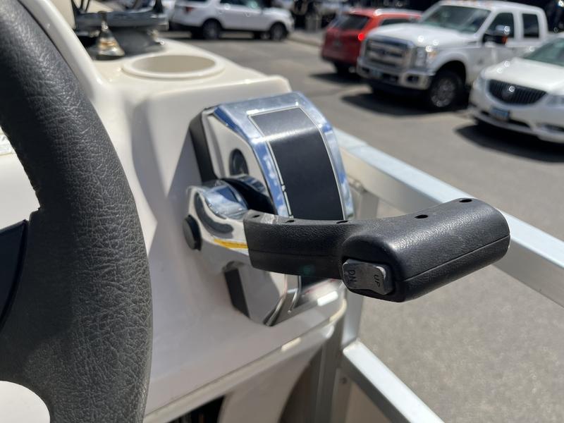 2010 CRESTLINER 2185 ESCAPE BOATS