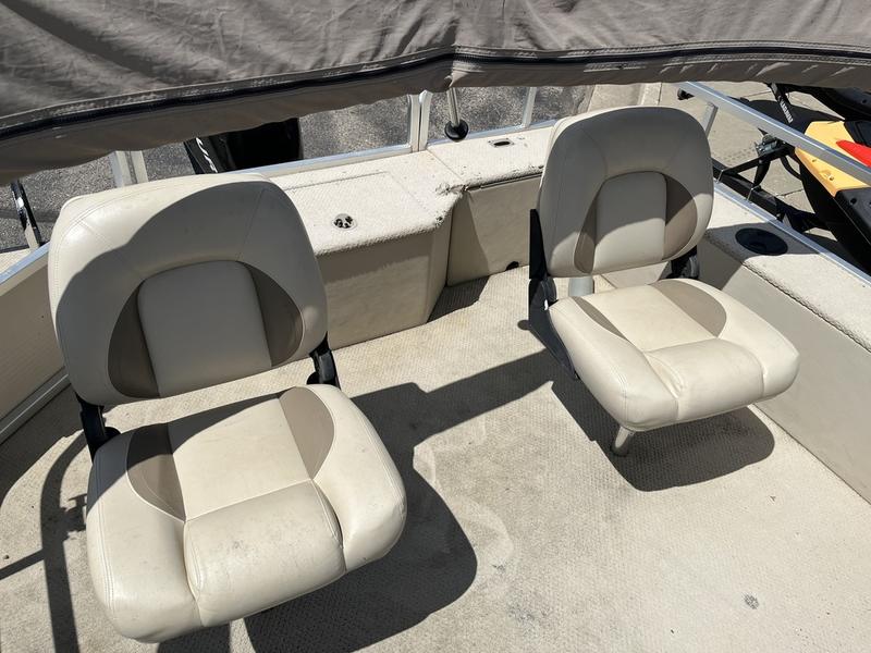 2010 CRESTLINER 2185 ESCAPE BOATS