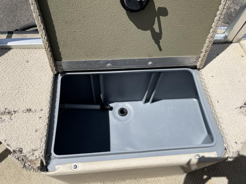 2010 CRESTLINER 2185 ESCAPE BOATS