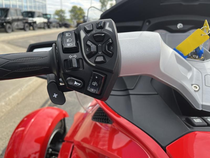 2012 CAN-AM Spyder RT S MOTORCYCLE / SCOOTER