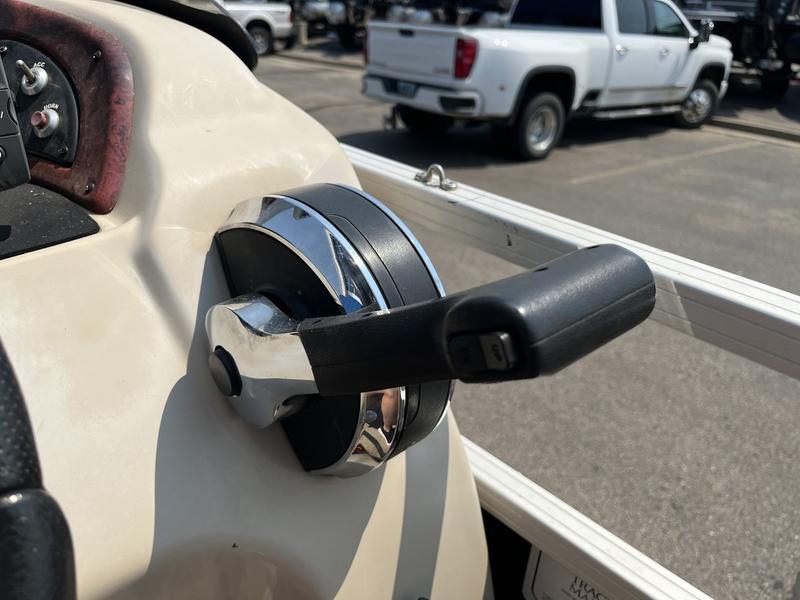 2014 SUN TRACKER Party Barge 24 DLX BOATS