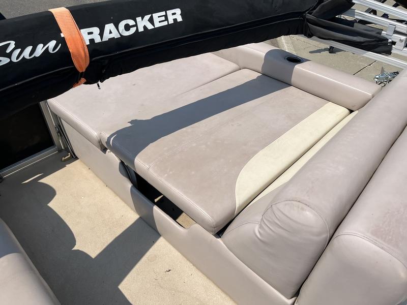 2014 SUN TRACKER Party Barge 24 DLX BOATS