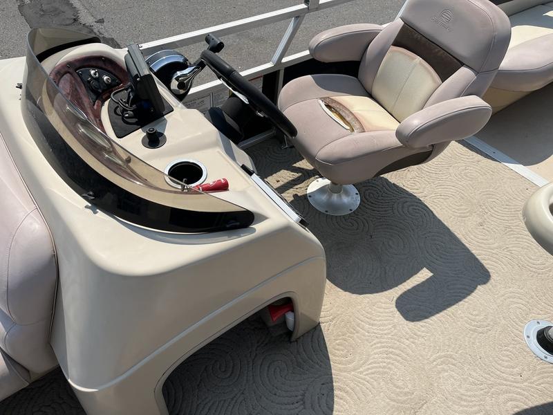 2014 SUN TRACKER Party Barge 24 DLX BOATS