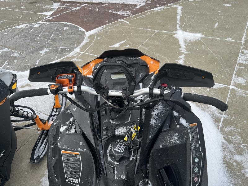 2020 SKI-DOO Summit X with Expert Package 165 850 E-TEC PowderMax X-Light 3.0 SNOWMOBILES