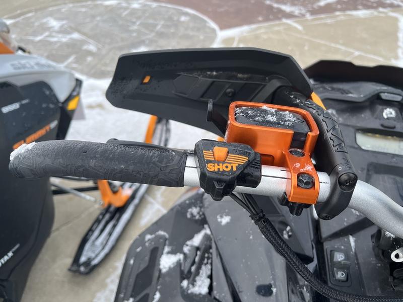 2020 SKI-DOO Summit X with Expert Package 165 850 E-TEC PowderMax X-Light 3.0 SNOWMOBILES
