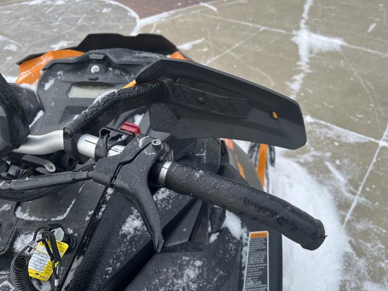 2020 SKI-DOO Summit X with Expert Package 165 850 E-TEC PowderMax X-Light 3.0 SNOWMOBILES