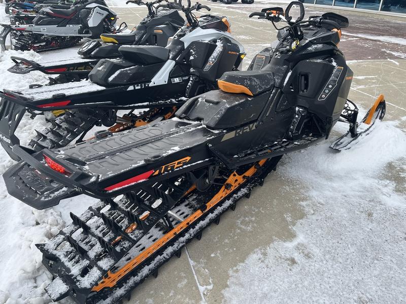 2020 SKI-DOO Summit X with Expert Package 165 850 E-TEC PowderMax X-Light 3.0 SNOWMOBILES