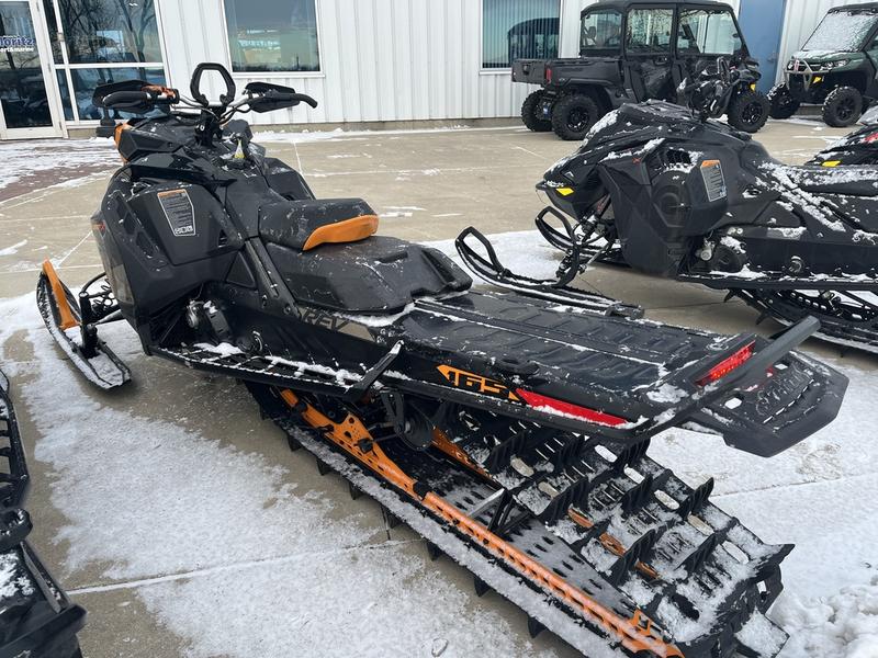 2020 SKI-DOO Summit X with Expert Package 165 850 E-TEC PowderMax X-Light 3.0 SNOWMOBILES