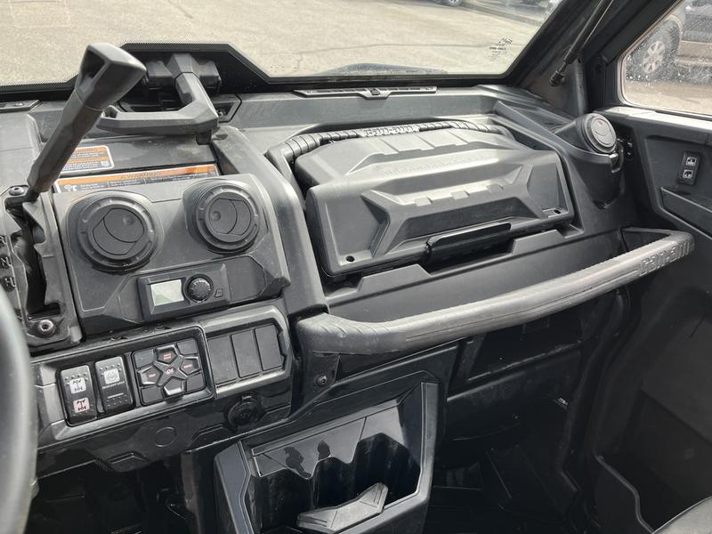 2022 CAN-AM Defender Limited UTV
