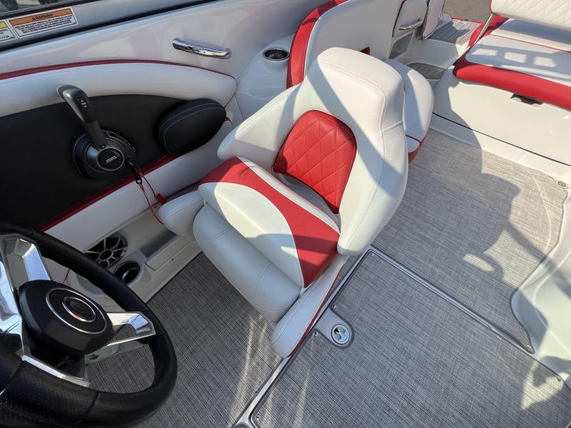 2023 CROWNLINE 280 SS Surf BOATS
