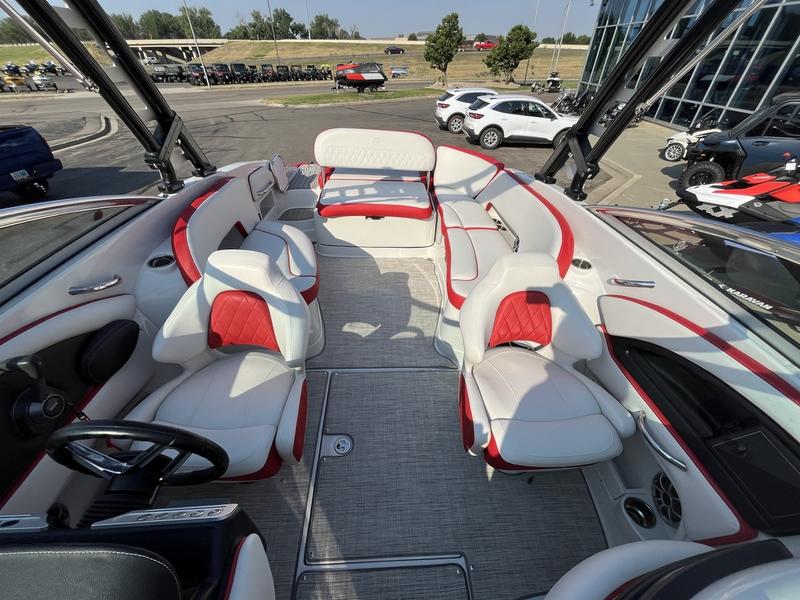 2023 CROWNLINE 280 SS Surf BOATS