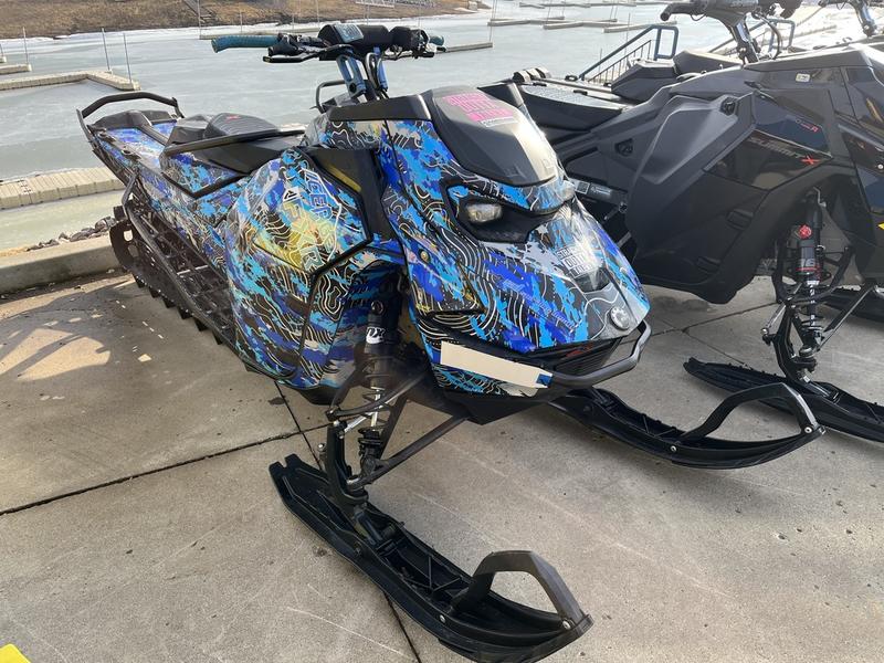 2023 SKI-DOO Summit X with Expert Package 154 850 E-TEC Turbo R PowderMax X-Light 3.0 SNOWMOBILES