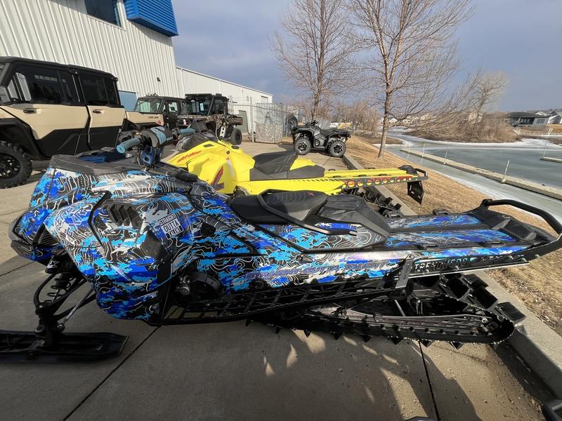 2023 SKI-DOO Summit X with Expert Package 154 850 E-TEC Turbo R PowderMax X-Light 3.0 SNOWMOBILES