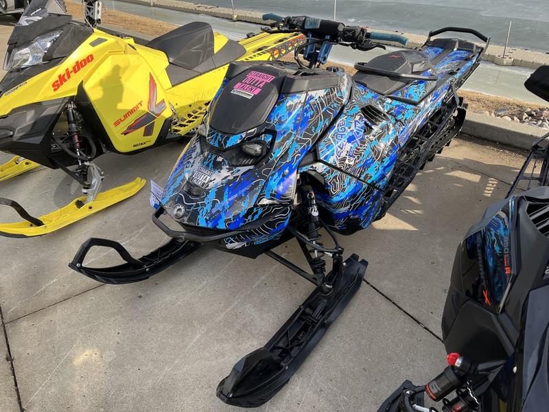 2023 SKI-DOO Summit X with Expert Package 154 850 E-TEC Turbo R PowderMax X-Light 3.0 SNOWMOBILES