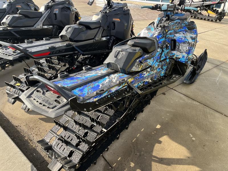 2023 SKI-DOO Summit X with Expert Package 154 850 E-TEC Turbo R PowderMax X-Light 3.0 SNOWMOBILES