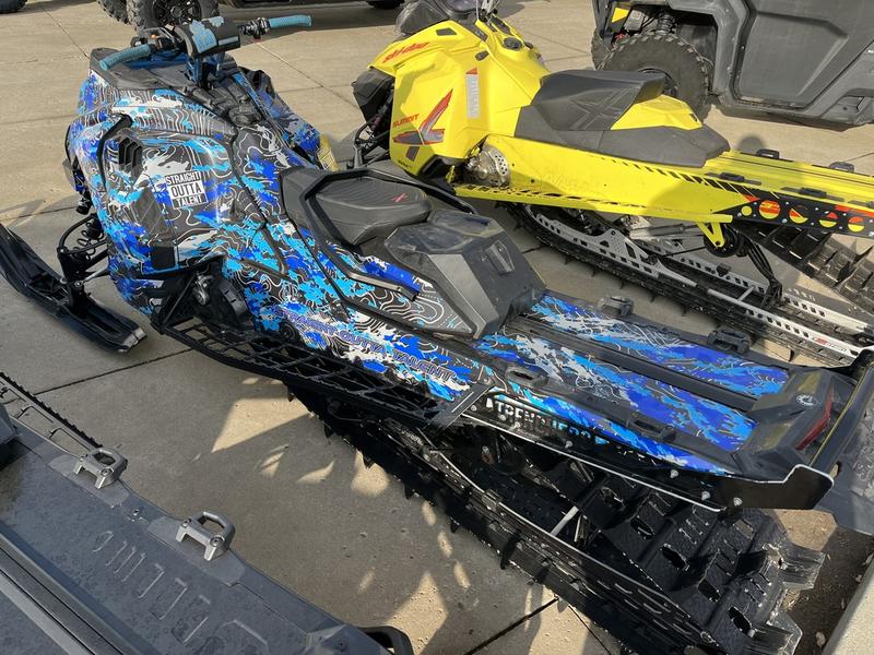 2023 SKI-DOO Summit X with Expert Package 154 850 E-TEC Turbo R PowderMax X-Light 3.0 SNOWMOBILES