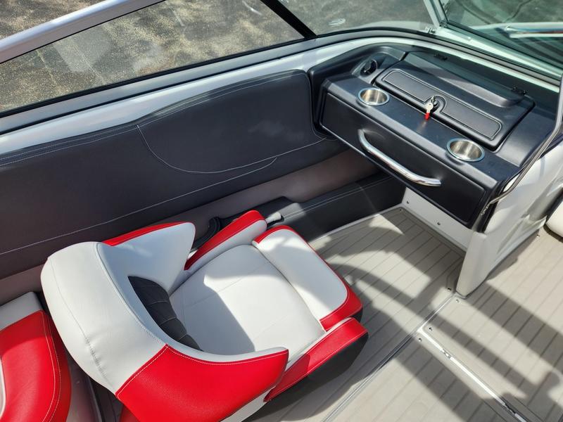 2024 CROWNLINE 220 SS SURF BOATS