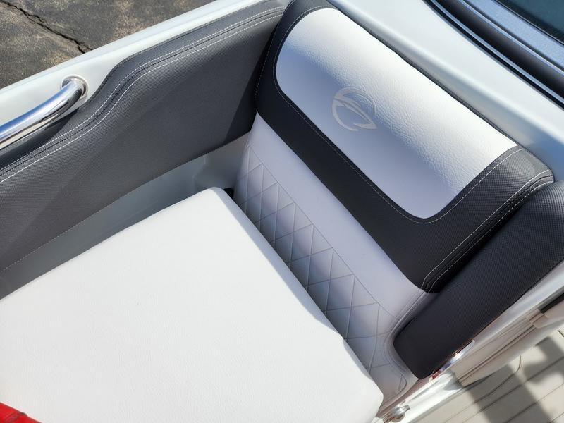 2024 CROWNLINE 220 SS SURF BOATS