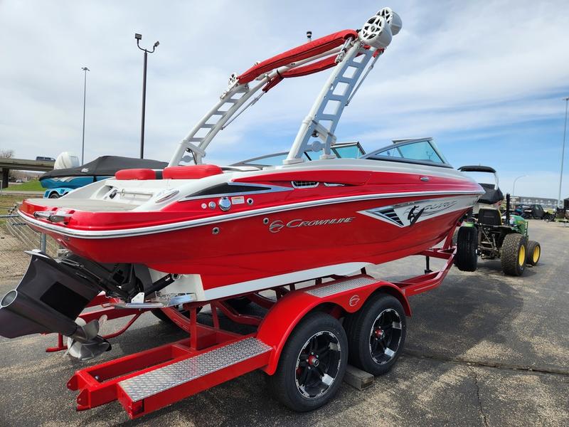 2024 CROWNLINE 220 SS SURF BOATS