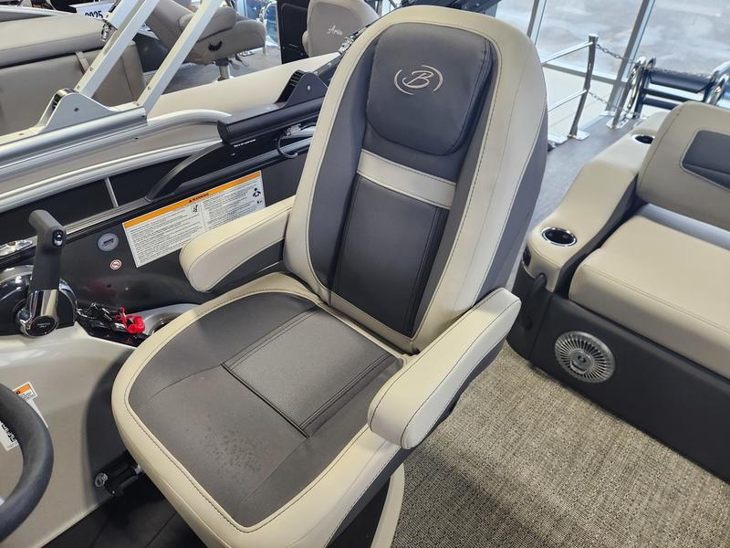 2025 BARLETTA Cabrio 24UC BOATS