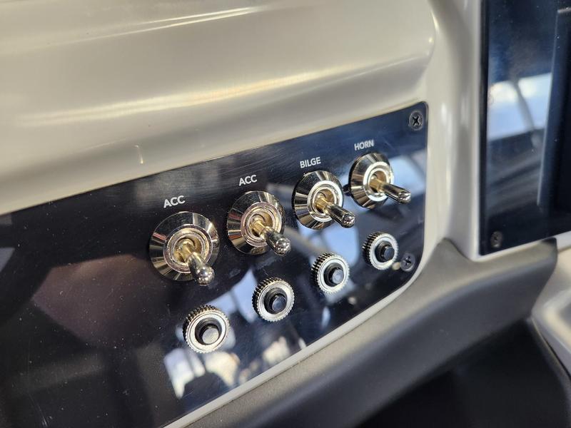 2025 BARLETTA Cabrio 24UC BOATS