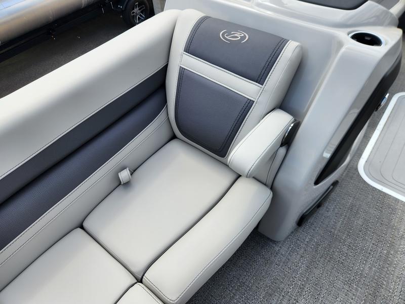 2025 BARLETTA CABRIO 24UC BOATS