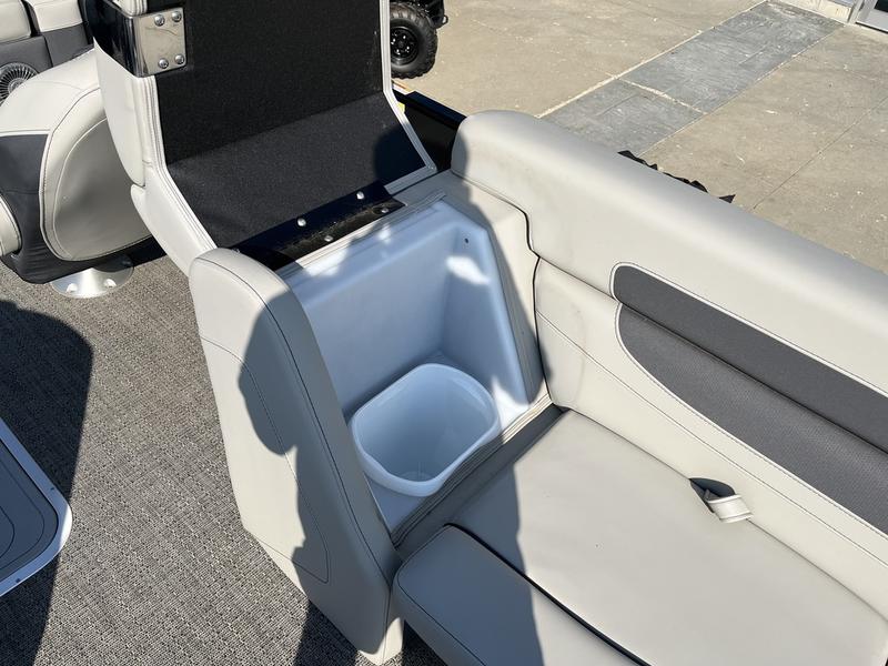 2025 BARLETTA Cabrio 24UC BOATS