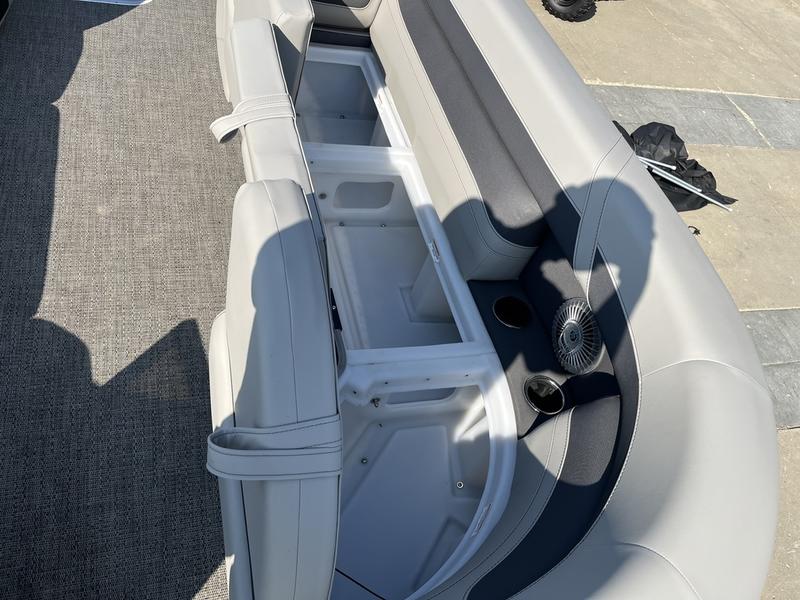 2025 BARLETTA Cabrio 24UC BOATS