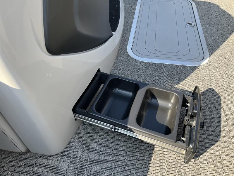 2025 BARLETTA Cabrio 24UC BOATS
