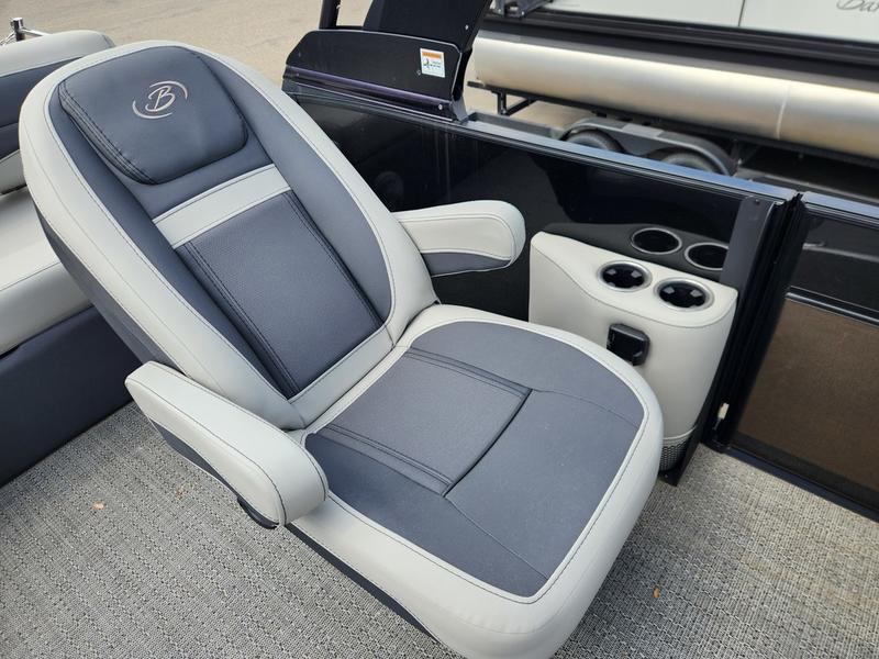 2025 BARLETTA CABRIO 24UC BOATS