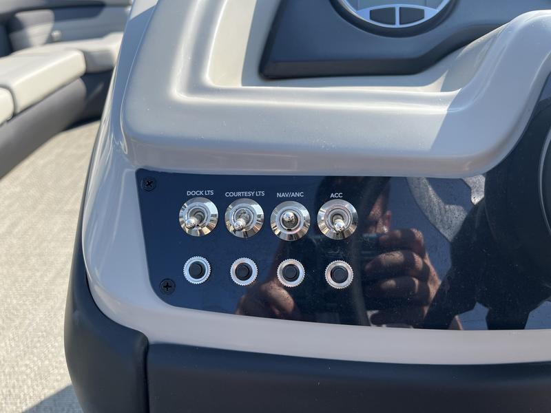 2025 BARLETTA Cabrio 24UC BOATS