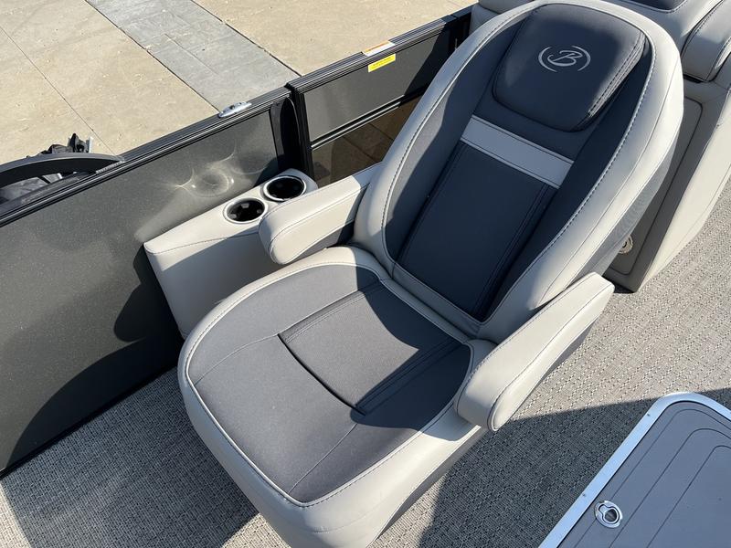 2025 BARLETTA Cabrio 24UC BOATS