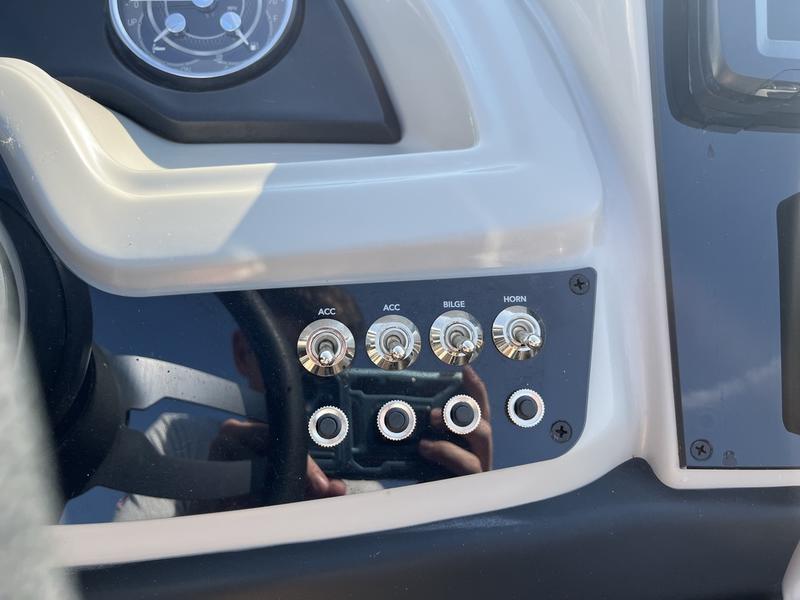 2025 BARLETTA Cabrio 24UC BOATS