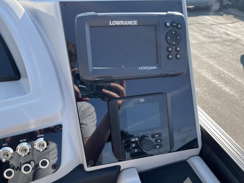 2025 BARLETTA Cabrio 24UC BOATS