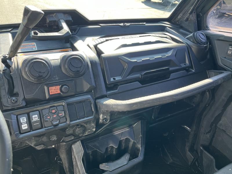 2025 Can-Am Defender Limited UTV