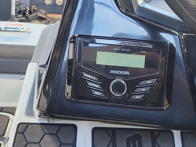 2025 SCARAB 165 LX BOATS