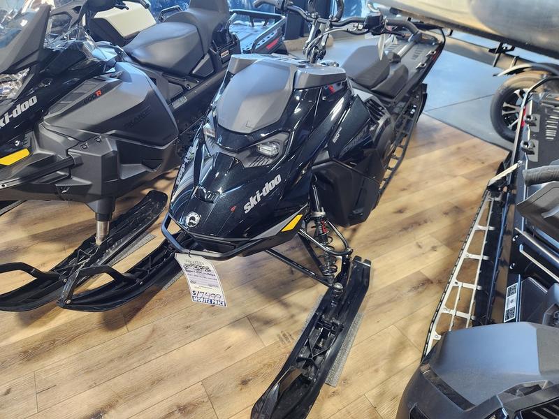 2025 SKI-DOO Summit Adrenaline with Edge Package 165 850 E-TEC PowderMax X-Light with FlexEdge 3.0 SNOWMOBILES