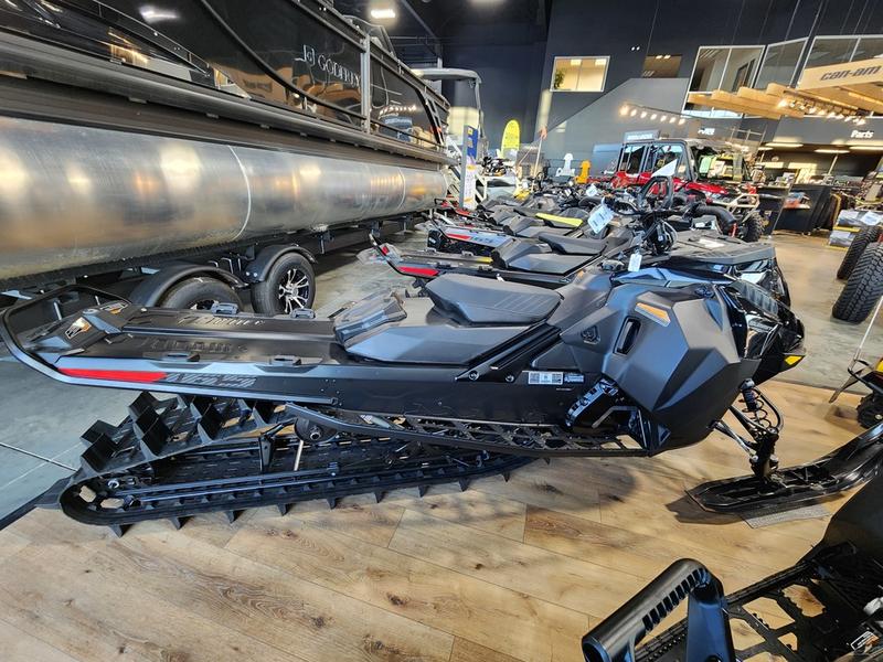 2025 SKI-DOO Summit Adrenaline with Edge Package 165 850 E-TEC PowderMax X-Light with FlexEdge 3.0 SNOWMOBILES