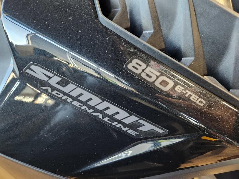 2025 SKI-DOO Summit Adrenaline with Edge Package 165 850 E-TEC PowderMax X-Light with FlexEdge 3.0 SNOWMOBILES