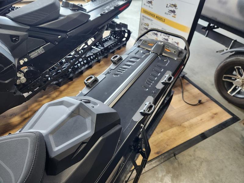 2025 SKI-DOO Summit X 165 850 E-TEC PowderMax X-Light with FlexEdge 3.0 SNOWMOBILES