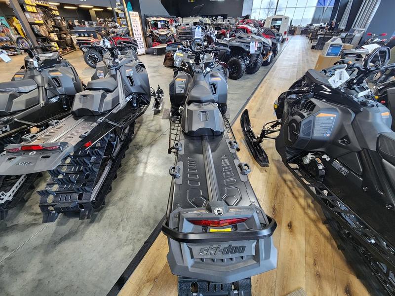 2025 SKI-DOO Summit X 165 850 E-TEC PowderMax X-Light with FlexEdge 3.0 SNOWMOBILES