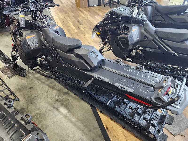 2025 SKI-DOO Summit X 165 850 E-TEC PowderMax X-Light with FlexEdge 3.0 SNOWMOBILES