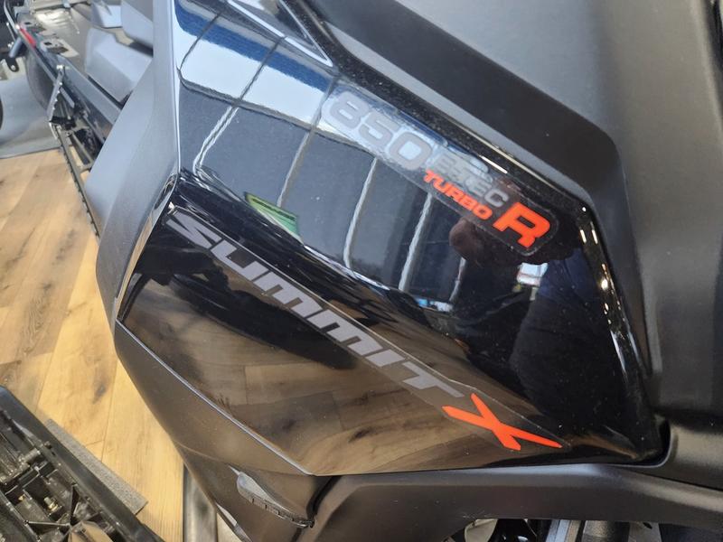 2025 SKI-DOO Summit X with Expert Package 165 850 E-TEC Turbo R PowderMax X-Light 3.0 SNOWMOBILES