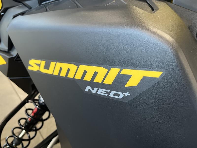 2025 SKI-DOO Summit NEO+ 146 600 EFI Hurricane with FlexEdge 1.75 SNOWMOBILES