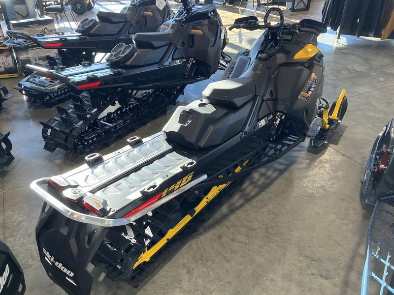 2025 SKI-DOO Summit NEO+ 146 600 EFI Hurricane with FlexEdge 1.75 SNOWMOBILES