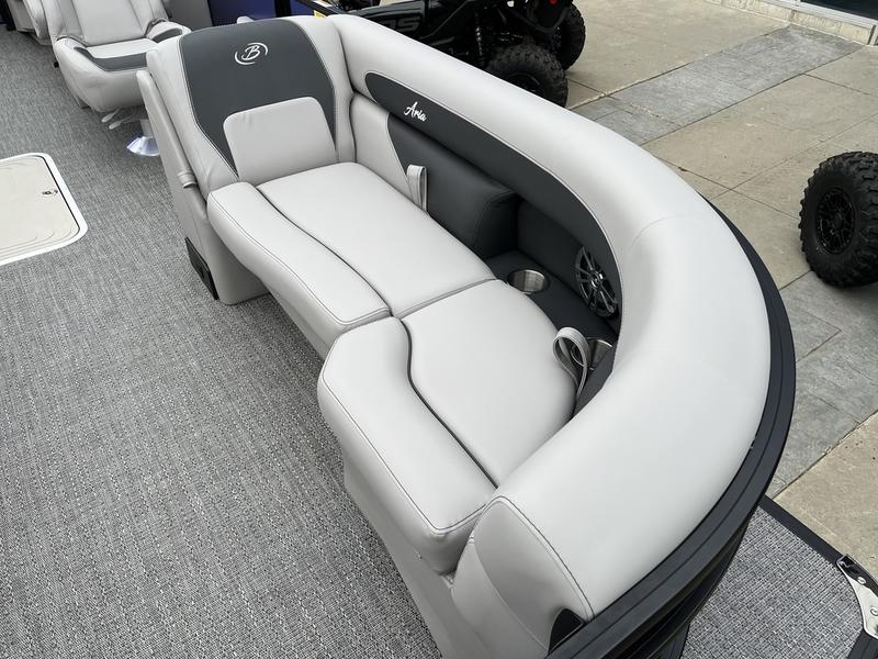 2026 BARLETTA Aria Quad-Lounge A22QC BOATS
